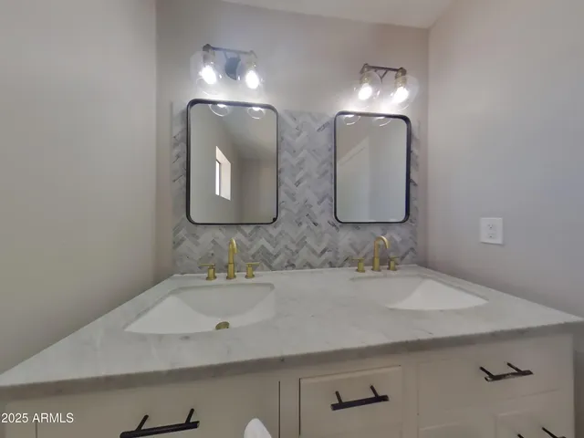 $1,889 | 7201 North 26th Lane, Phoenix, AZ 85051