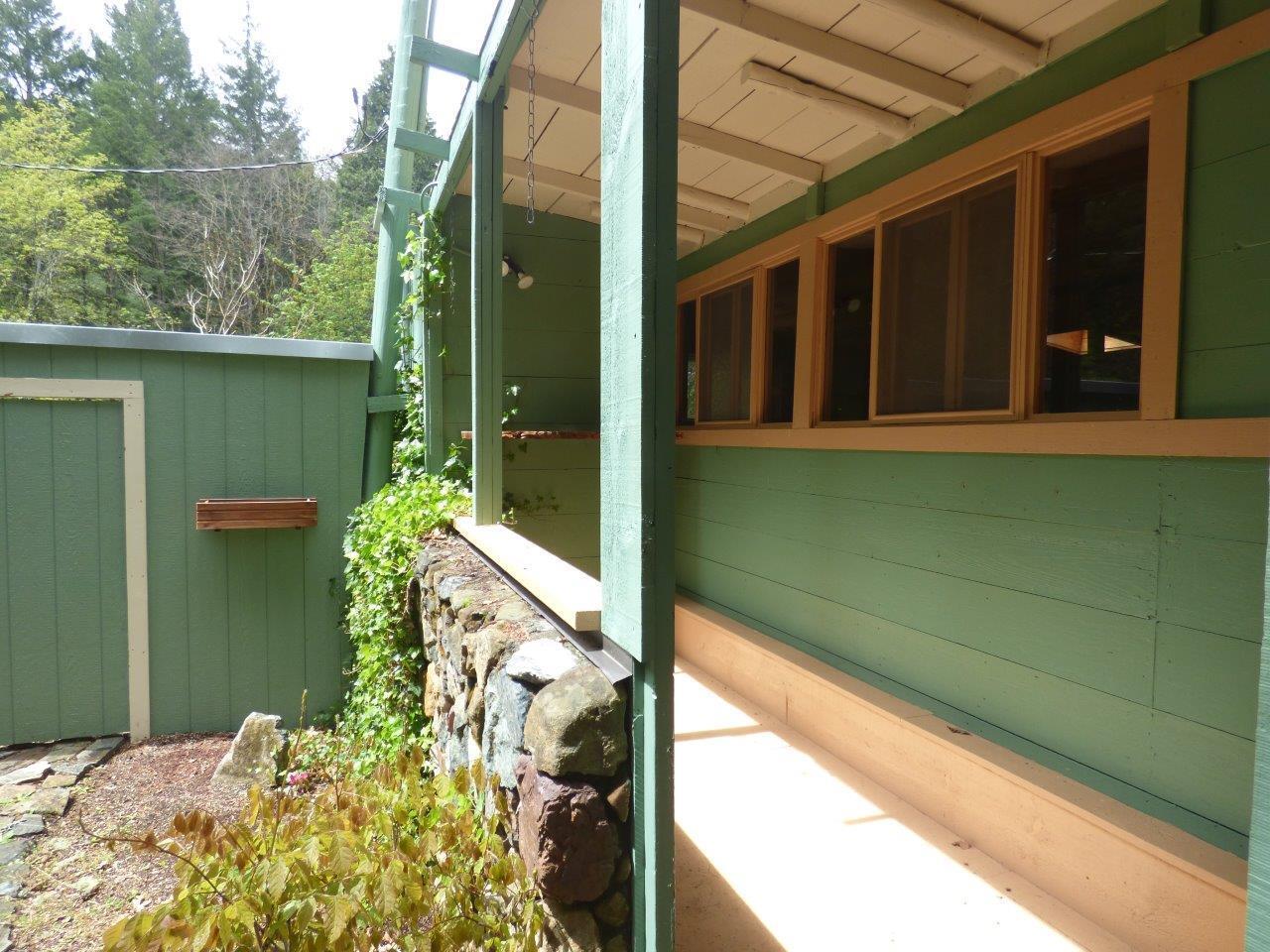 2832 Winona Road Grants Pass, OR 97526 - Photo 15 of 38 P1090317