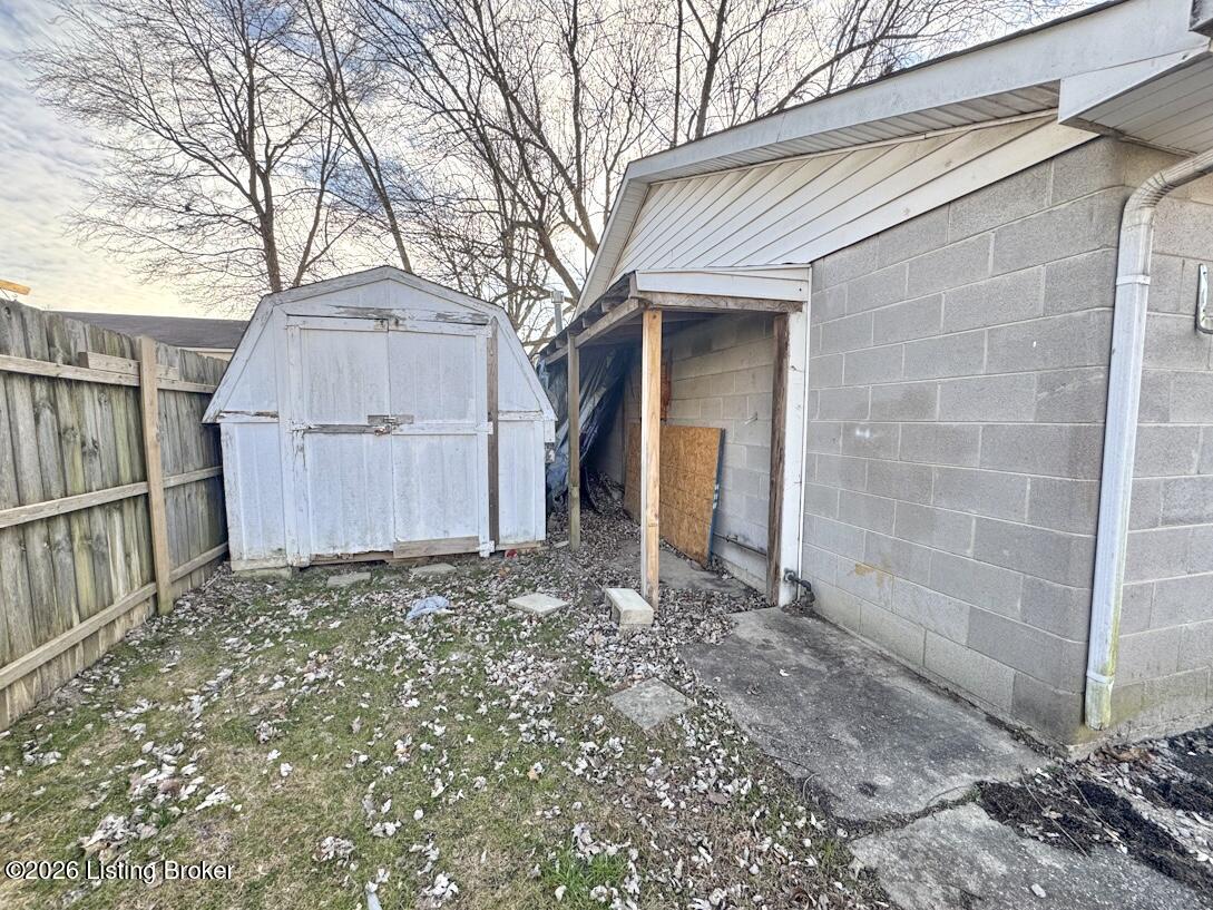 244 Blossom Road Louisville, KY 40229 - Photo 43 of 45 43