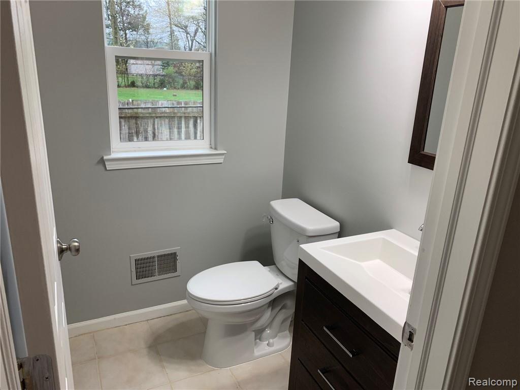 24447 Berg Road Southfield, MI 48033 - Photo 18 of 20 18.JPEG