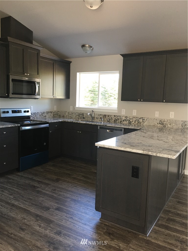 990 Southeast Phillips Road Shelton, WA 98584 - Photo 4 of 24 Gallery Image 4