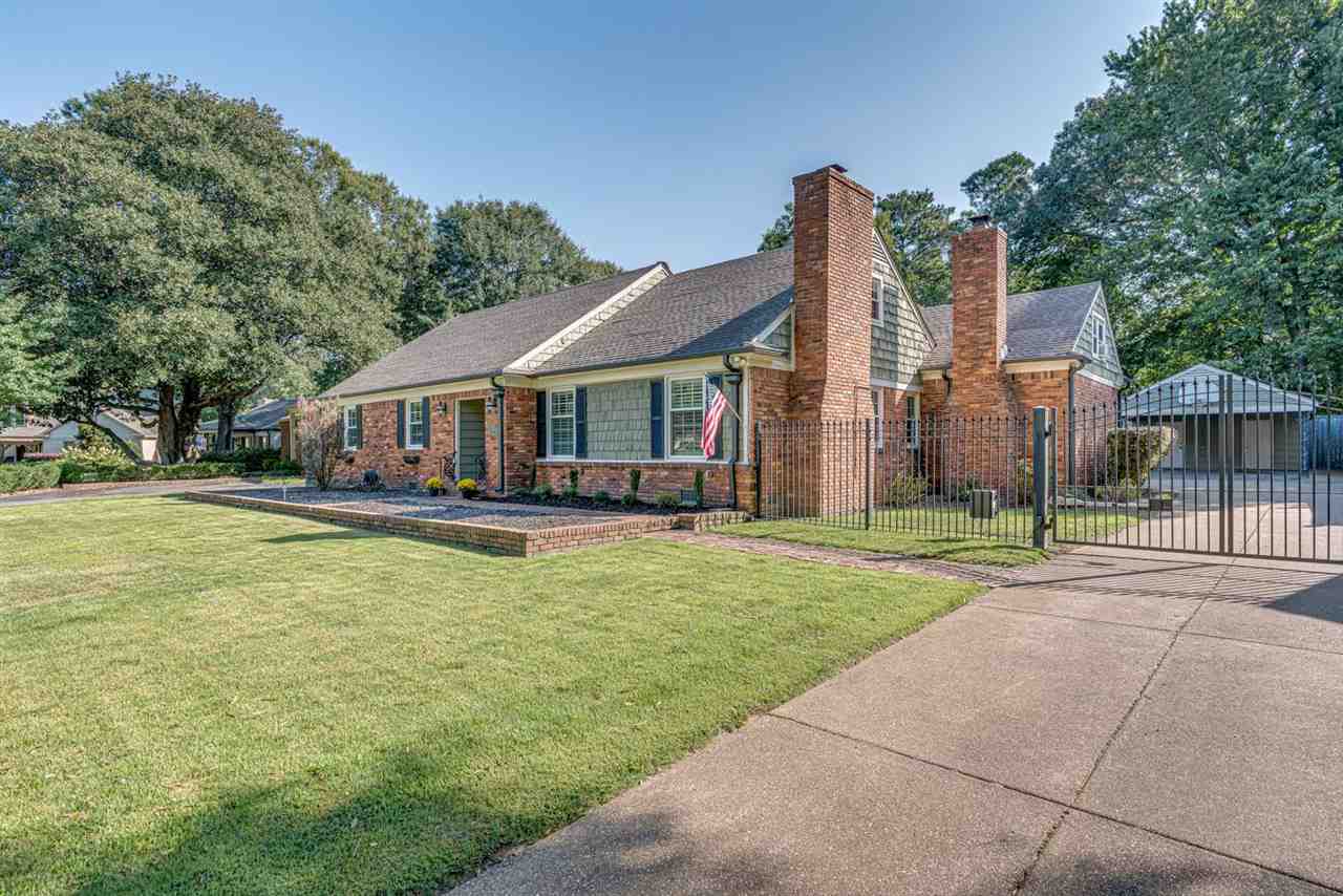 80 East Carlos Road Memphis, TN 38117 - Photo 2 of 25 a front view of a house with a yard table and chairs