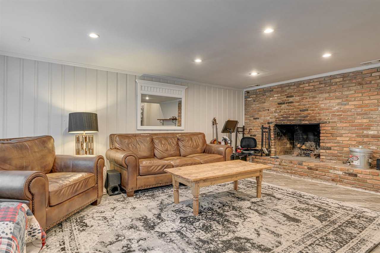 80 East Carlos Road Memphis, TN 38117 - Photo 13 of 25 a living room with furniture and a fireplace