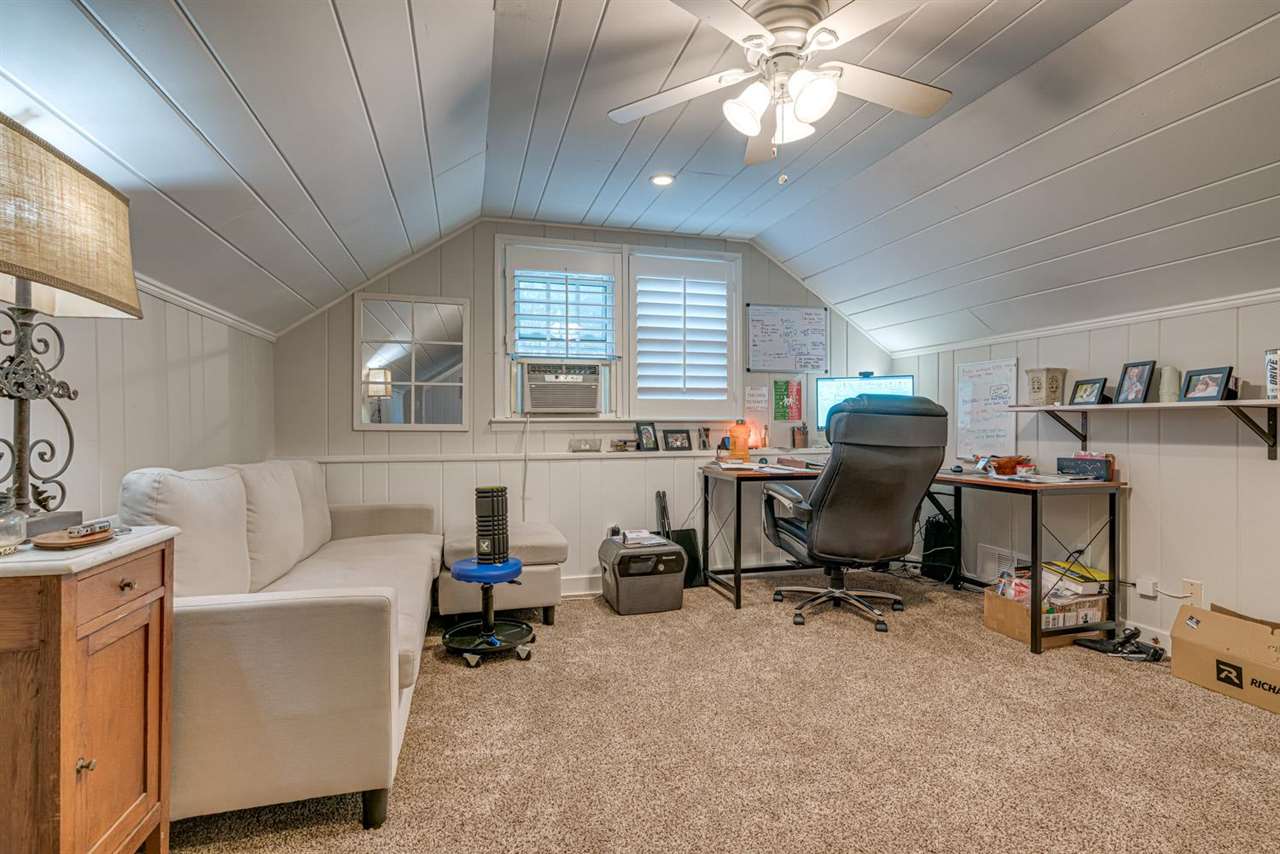 80 East Carlos Road Memphis, TN 38117 - Photo 20 of 25 a view of a livingroom with workspace and a window