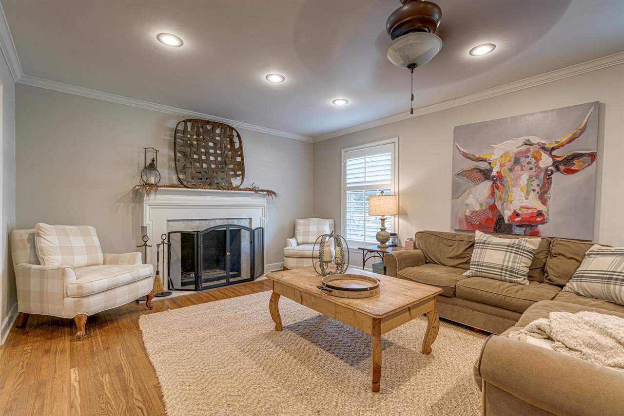 80 East Carlos Road Memphis, TN 38117 - Photo 6 of 25 a living room with furniture a rug and a fireplace