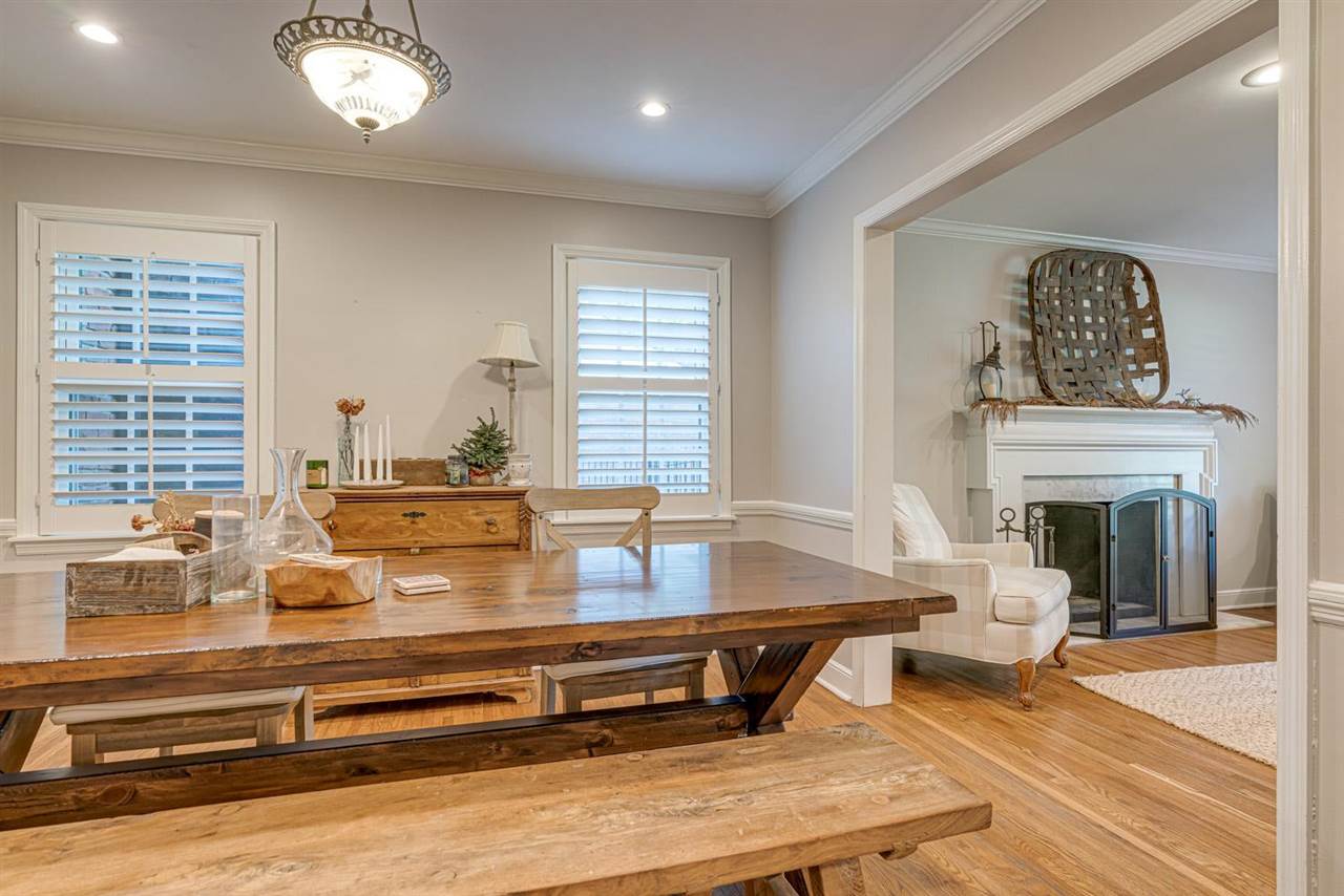 80 East Carlos Road Memphis, TN 38117 - Photo 8 of 25 a living room with furniture and a fireplace