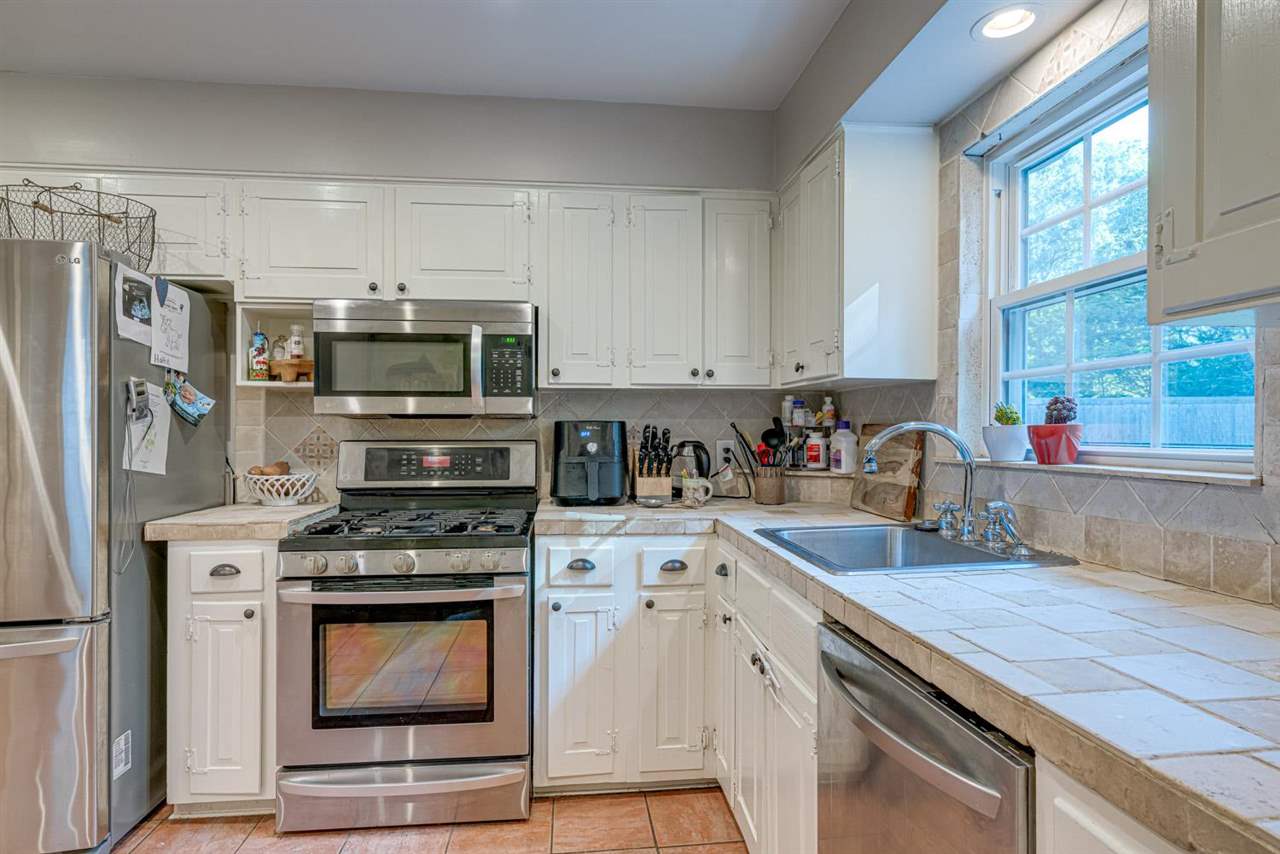 80 East Carlos Road Memphis, TN 38117 - Photo 10 of 25 a kitchen with stainless steel appliances granite countertop a stove a sink and a refrigerator