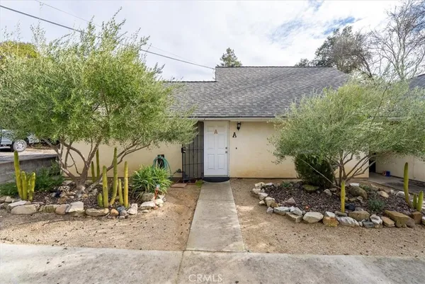 a view of a house with backyard and sitting area