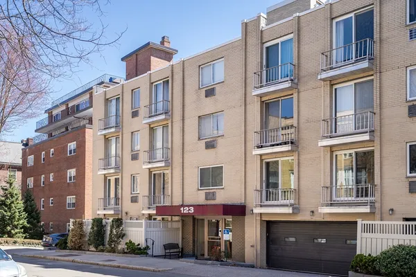 $619,000 | 123 Sewall Avenue, Unit 3A, Brookline, MA 02446