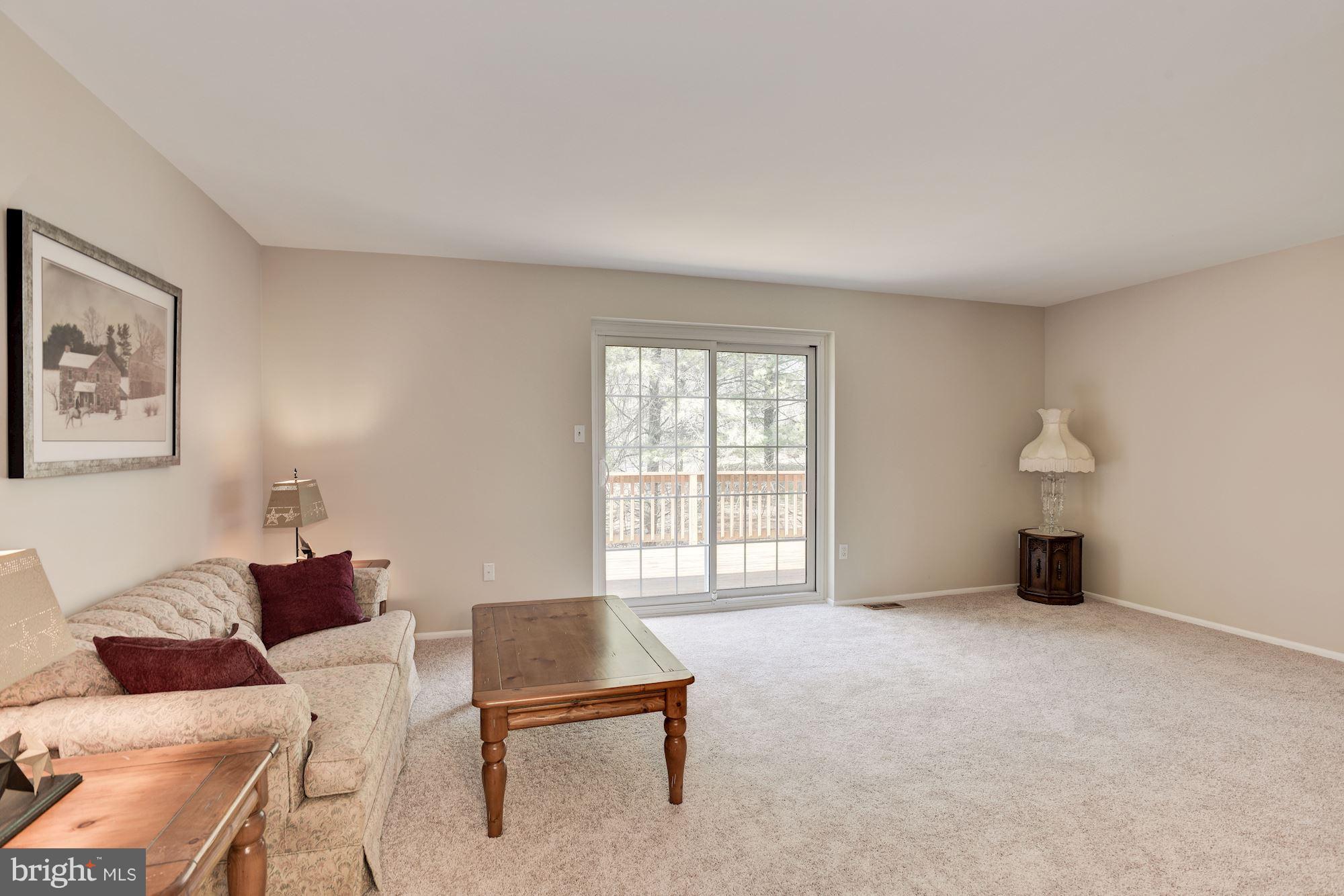9729 Early Spring Way Columbia, MD 21046 - Photo 11 of 29 Living Room