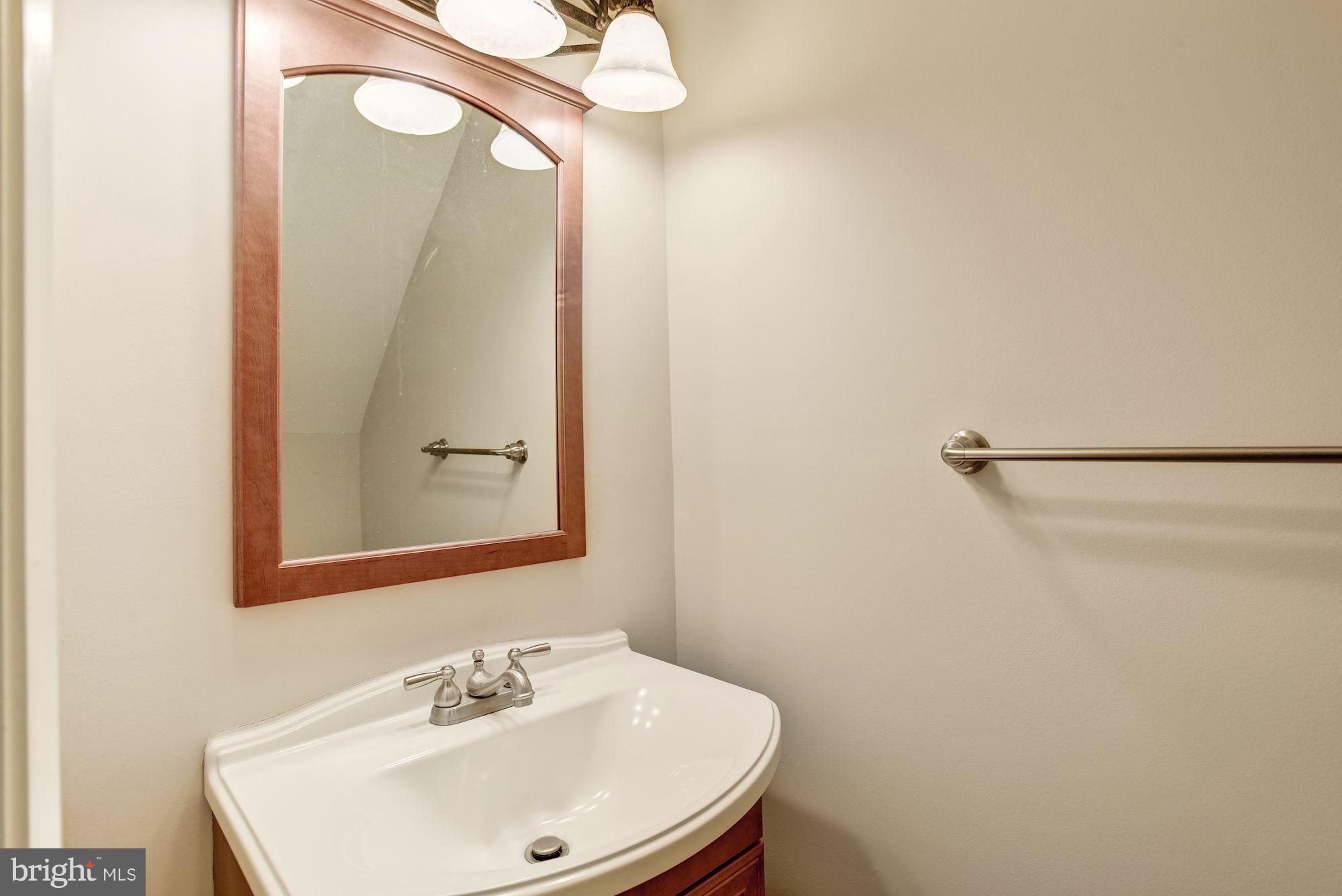 9729 Early Spring Way Columbia, MD 21046 - Photo 12 of 29 Powder Room