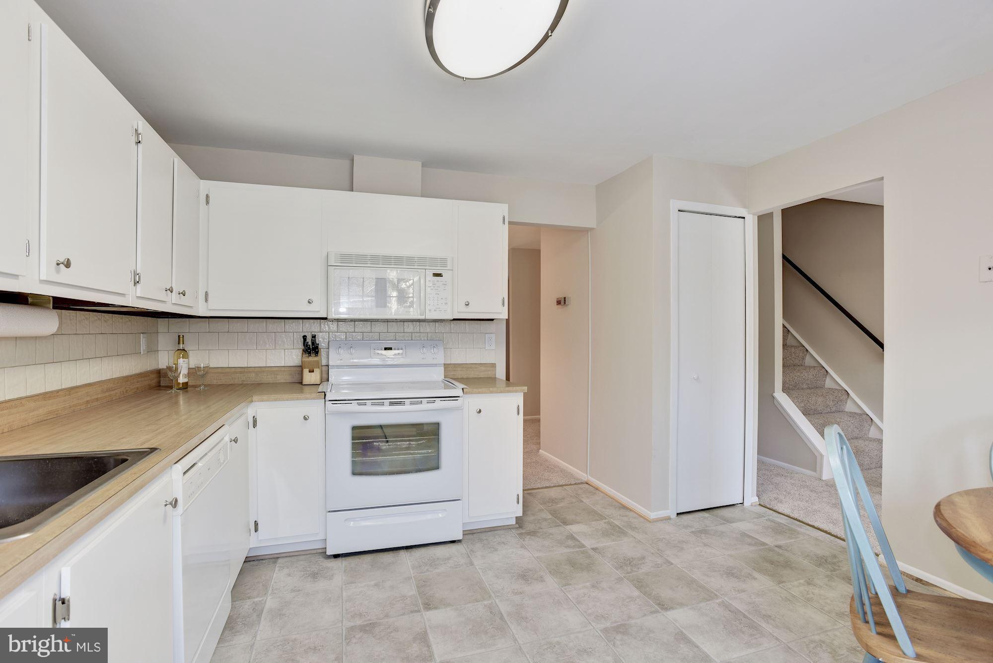 9729 Early Spring Way Columbia, MD 21046 - Photo 7 of 29 Kitchen