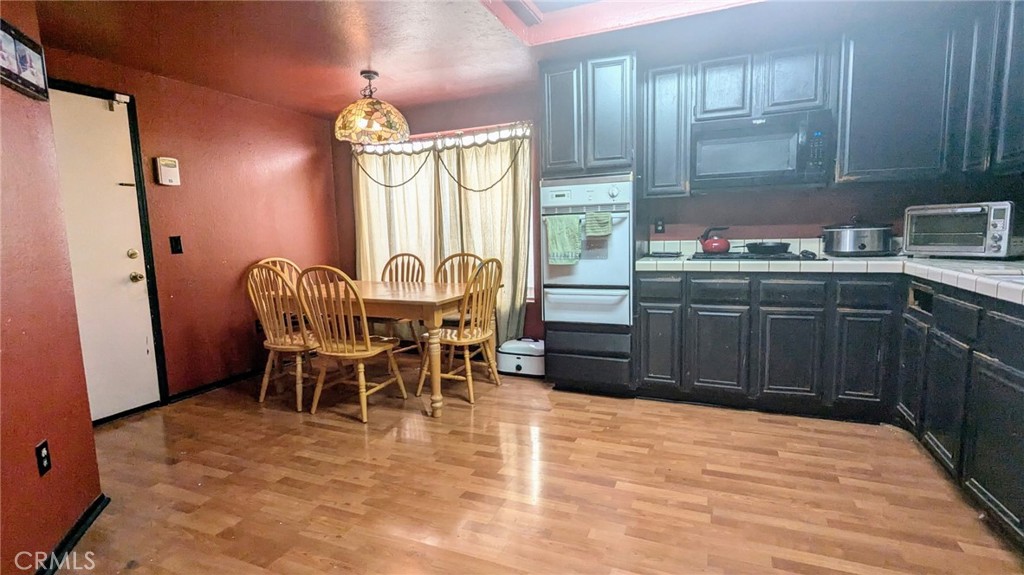 1752 Via Allena Oceanside, CA 92056 - Photo 6 of 30 Lots of counter space