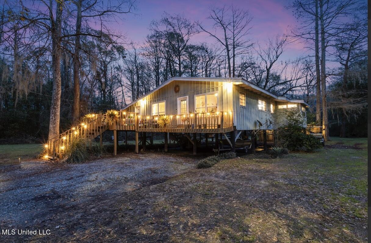 1932 Pascagoula River Road Moss Point, MS 39562 - Photo 2 of 40 IMG_4056