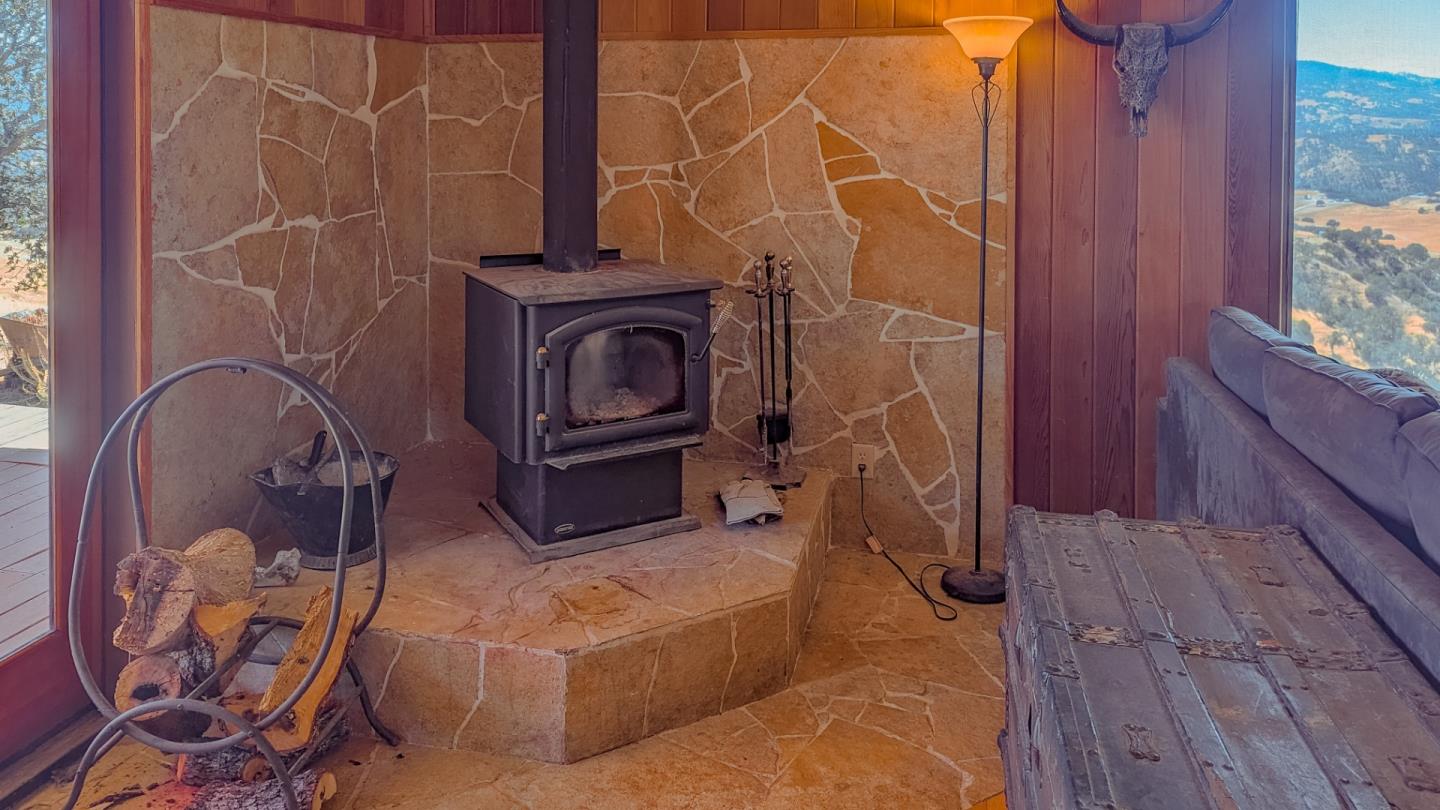 20473 Panoche Road Paicines, CA 95043 - Photo 14 of 19 a living room with furniture