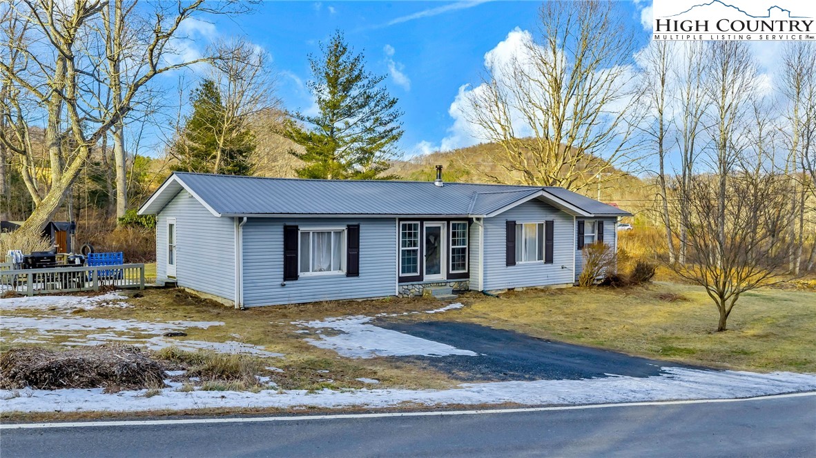 1653 Black Bear Inn Road West Jefferson, NC 28694 - Photo 2 of 31