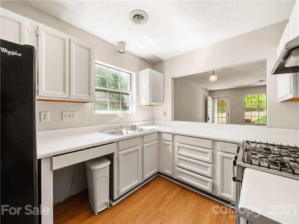 22 Rocking Porch Road, Unit 8A Asheville, NC 28805 - Photo 5 of 15 Gallery Image 5