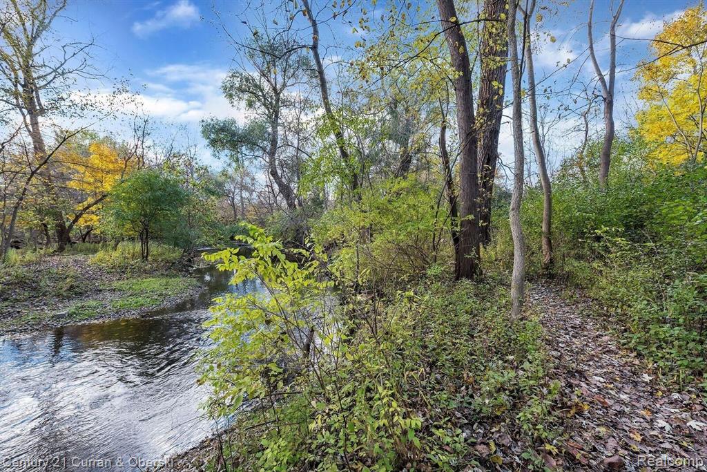 21605 West Thirteen Mile Road Franklin, MI 48025 - Photo 31 of 43