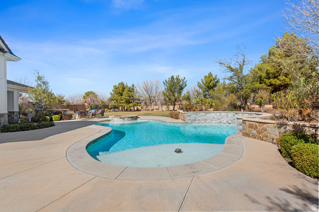 2917 Old Farm Road Washington, UT 84780 - Photo 82 of 105 Integrated pool / hot tub featuring a patio area