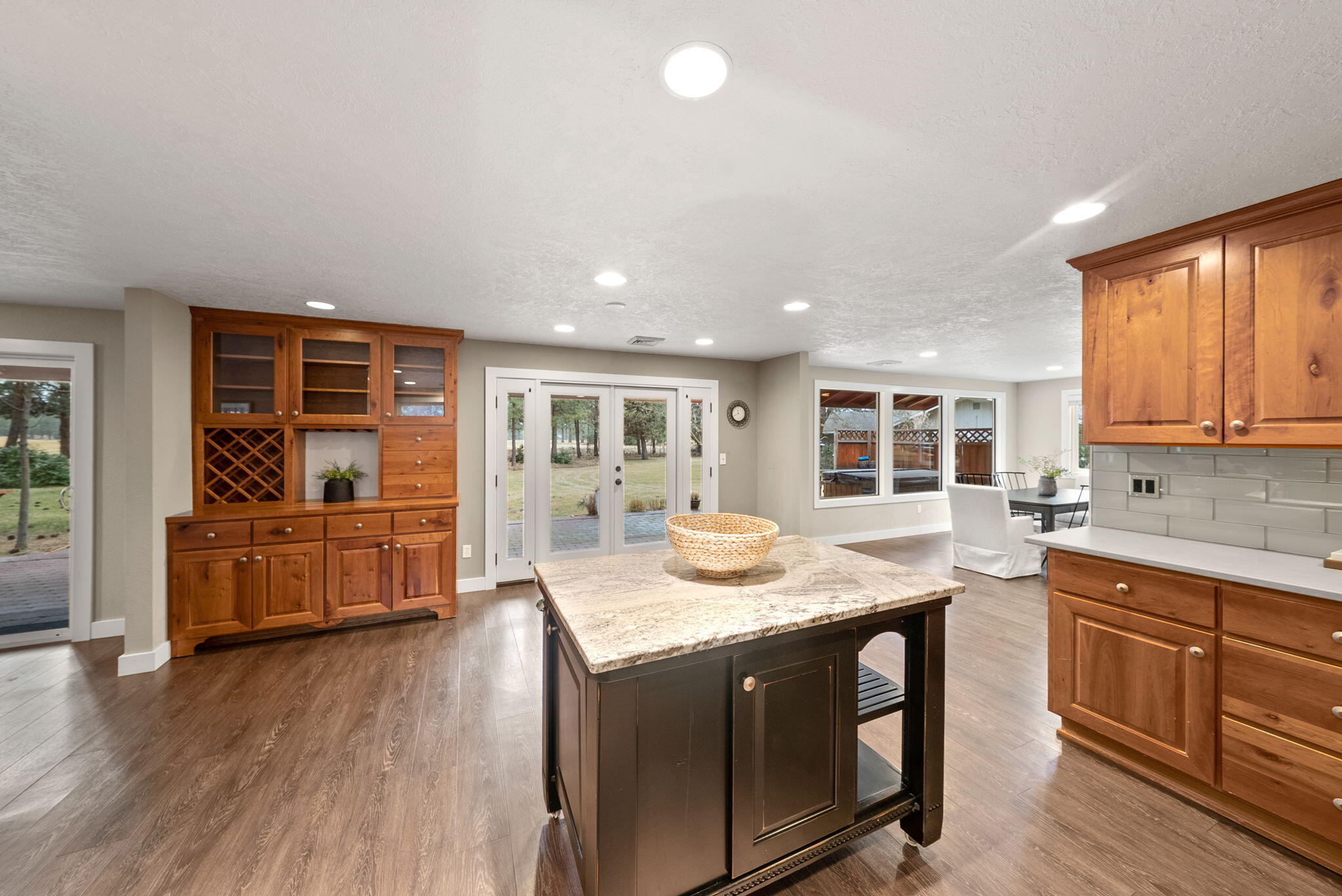 20380 Tailblock Road Bend, OR 97702 - Photo 10 of 32 Kitchen