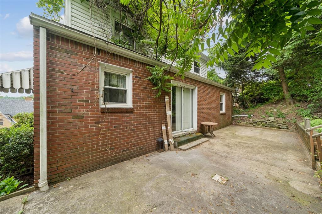 610 Cascade Road Pittsburgh, PA 15221 - Photo 4 of 11