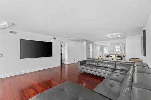 $479,500 | 3121 Northeast 51st Street, Unit 204E, Fort Lauderdale, FL 33308
