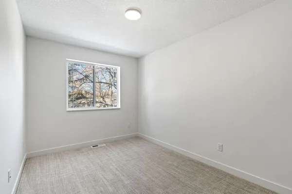 $299,500 | 425 West 8th Street, Unit 21, New Richmond, WI 54017