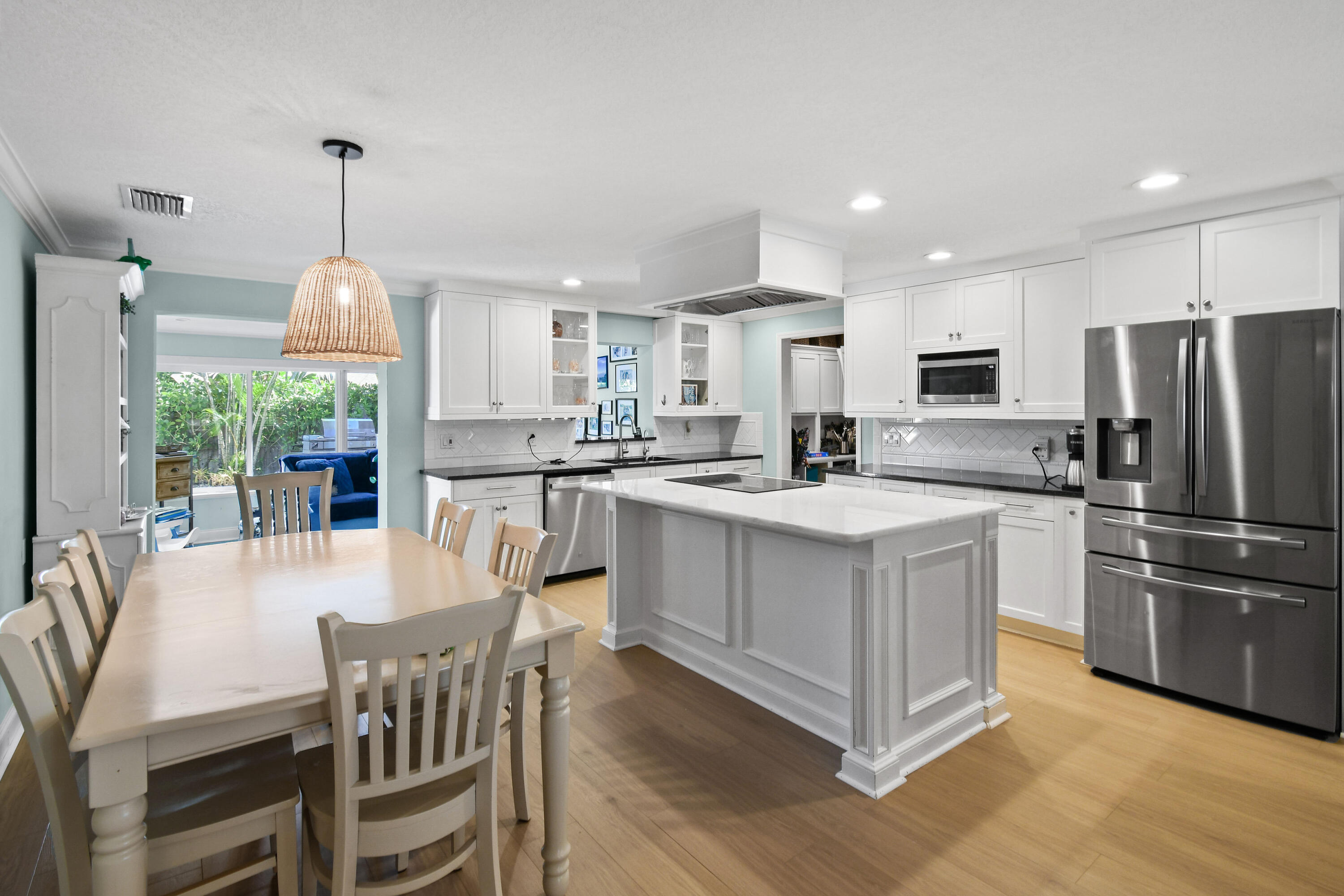 106 Windsor Road East Jupiter, FL 33469 - Photo 11 of 44 Kitchen