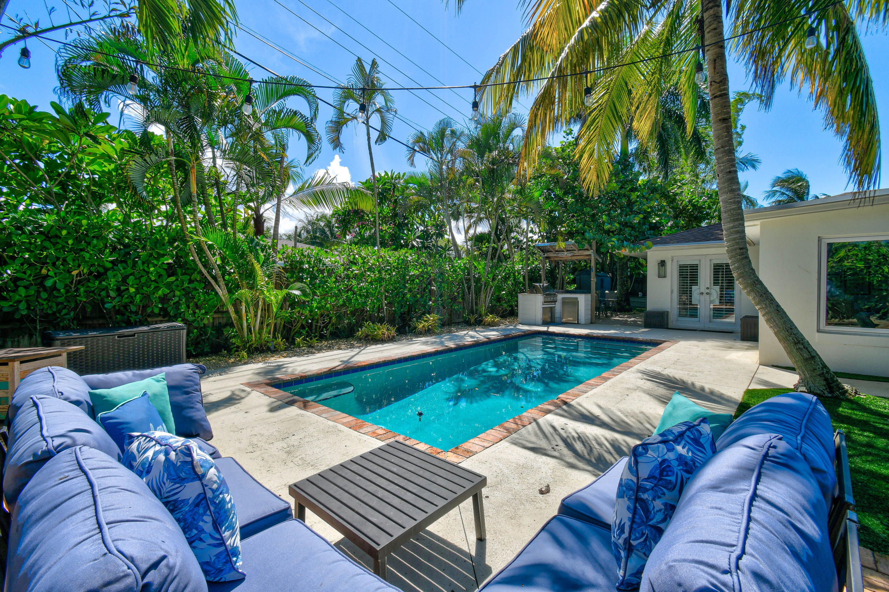 106 Windsor Road East Jupiter, FL 33469 - Photo 3 of 44 Backyard