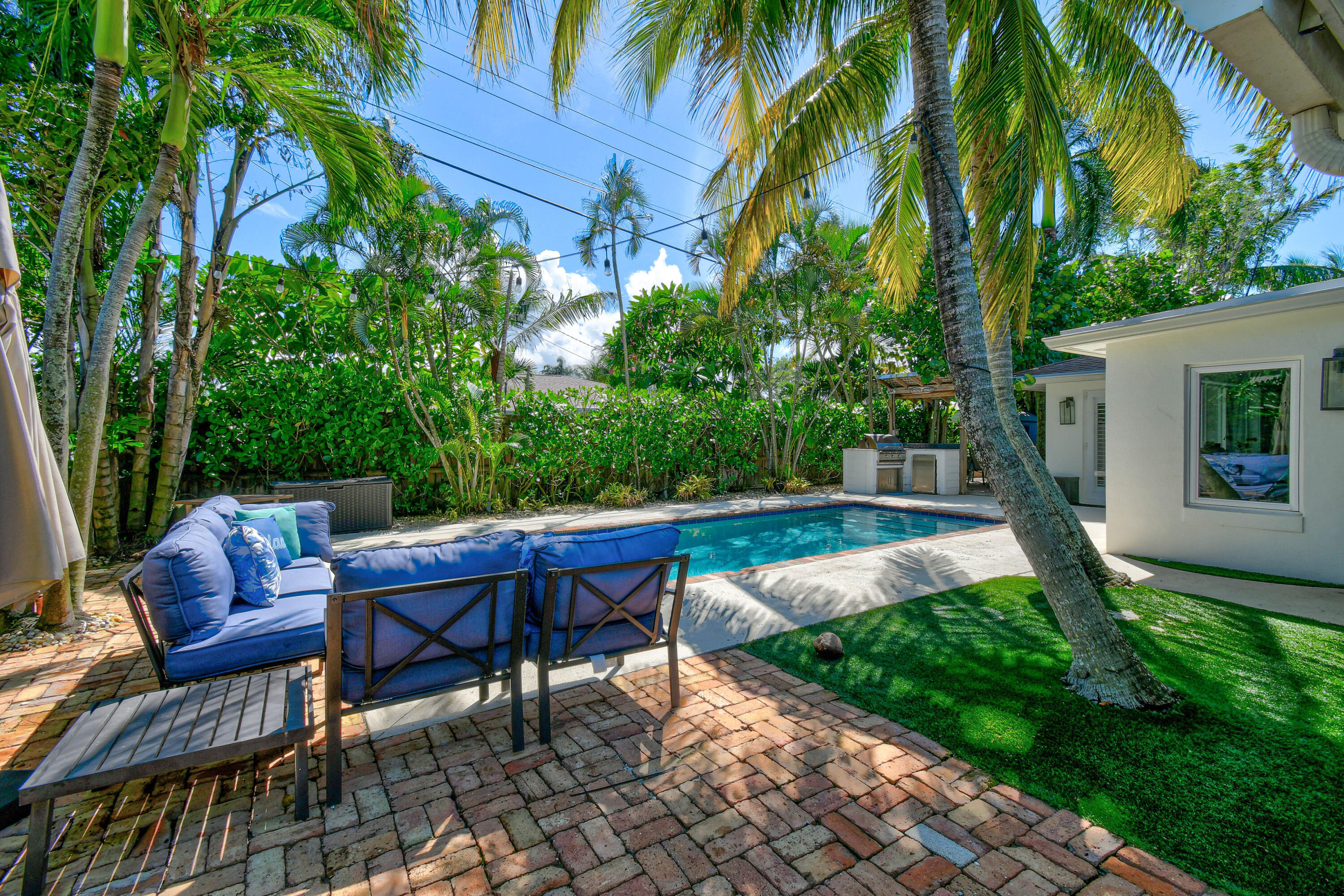 106 Windsor Road East Jupiter, FL 33469 - Photo 33 of 44 Backyard