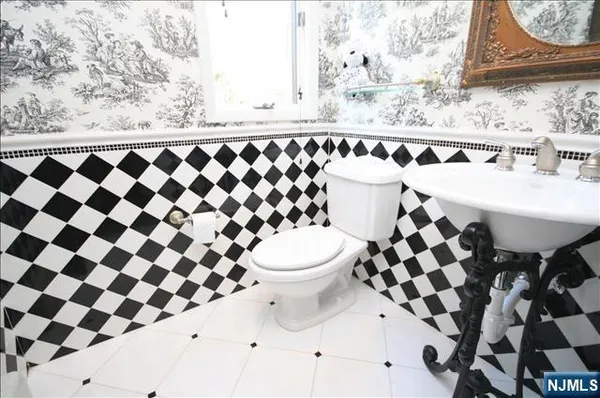 $7,000 | 716 Holly Court, Unit 716, Norwood, NJ 07648