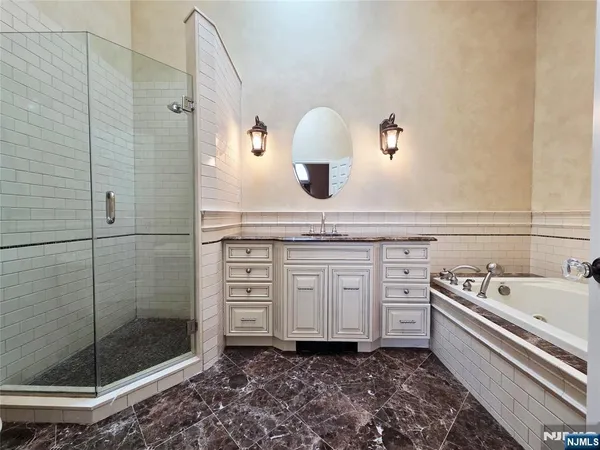 $7,000 | 716 Holly Court, Unit 716, Norwood, NJ 07648