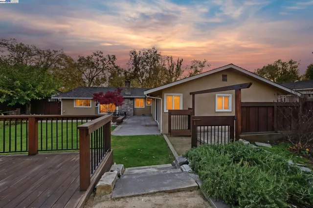 $1,988,000 | 572 Old Farm Road, Danville, CA 94526