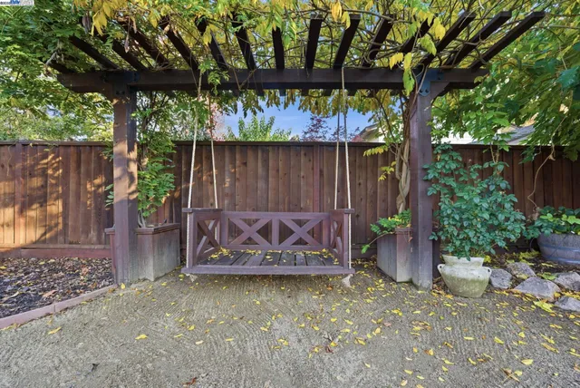 $1,988,000 | 572 Old Farm Road, Danville, CA 94526