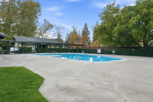 $1,988,000 | 572 Old Farm Road, Danville, CA 94526