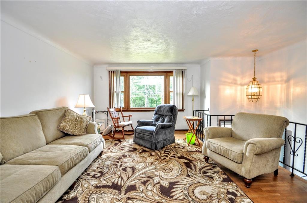328 Lincoln Hall Road Elizabeth, PA 15037 - Photo 3 of 25 Gallery Image 3