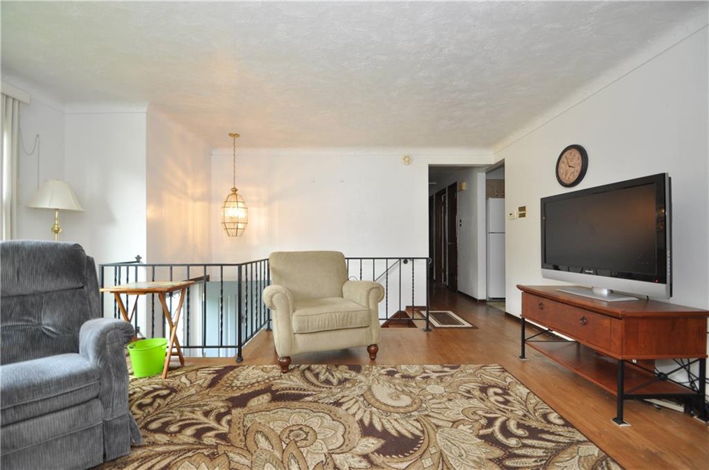 328 Lincoln Hall Road Elizabeth, PA 15037 - Photo 4 of 25 Gallery Image 4