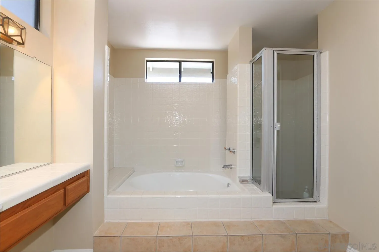 13375 Roxton Circle San Diego, CA 92130 - Photo 18 of 29 a bathroom with bathtub and a shower