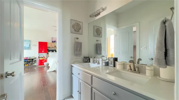 a en suite bathroom with a sink and a mirror