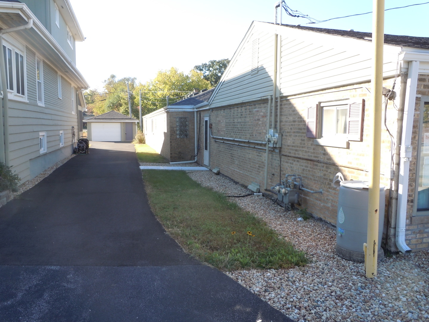 138 West Irving Park Road Wood Dale, IL 60191 - Photo 33 of 63 a view of a back yard of the house