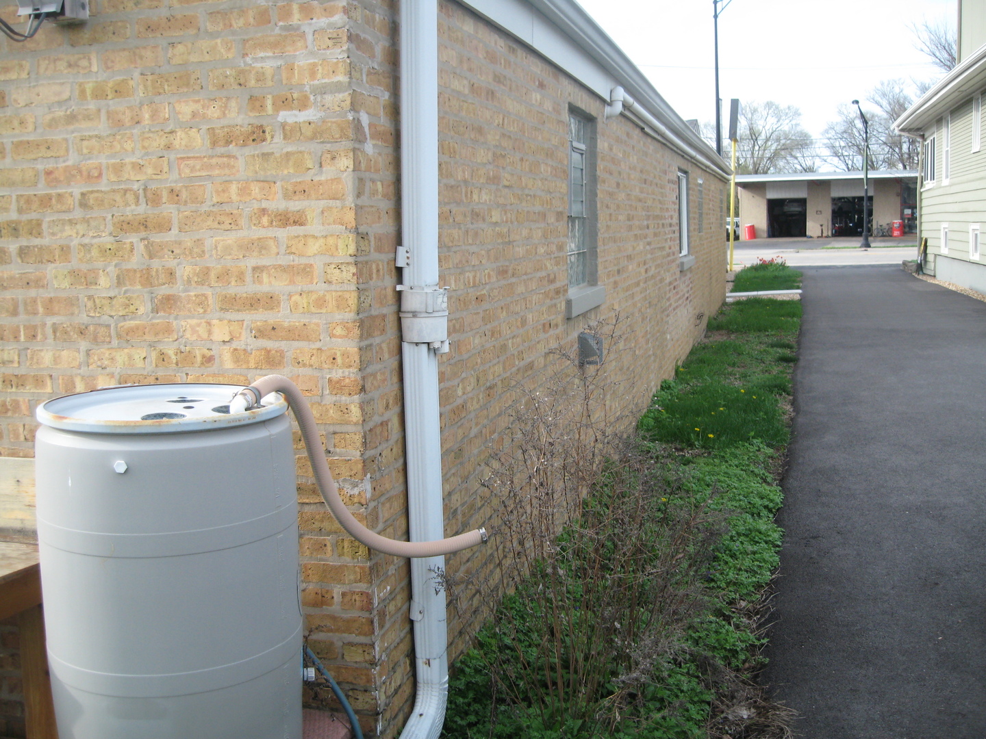 138 West Irving Park Road Wood Dale, IL 60191 - Photo 34 of 63 a view of a back yard of the house
