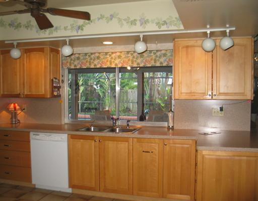 2560 Northeast 46th Street Lighthouse Point, FL 33064 - Photo 9 of 16 Kitchen