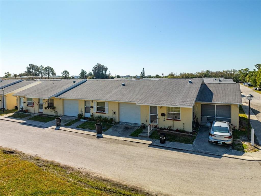 4934 Getner Street New Port Richey, FL 34652 - Photo 2 of 22 Gallery Image 2