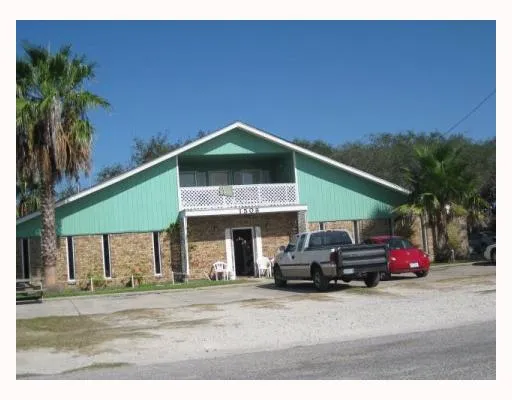 $329,000 | 1507 South Mathis Street, Rockport, TX 78382