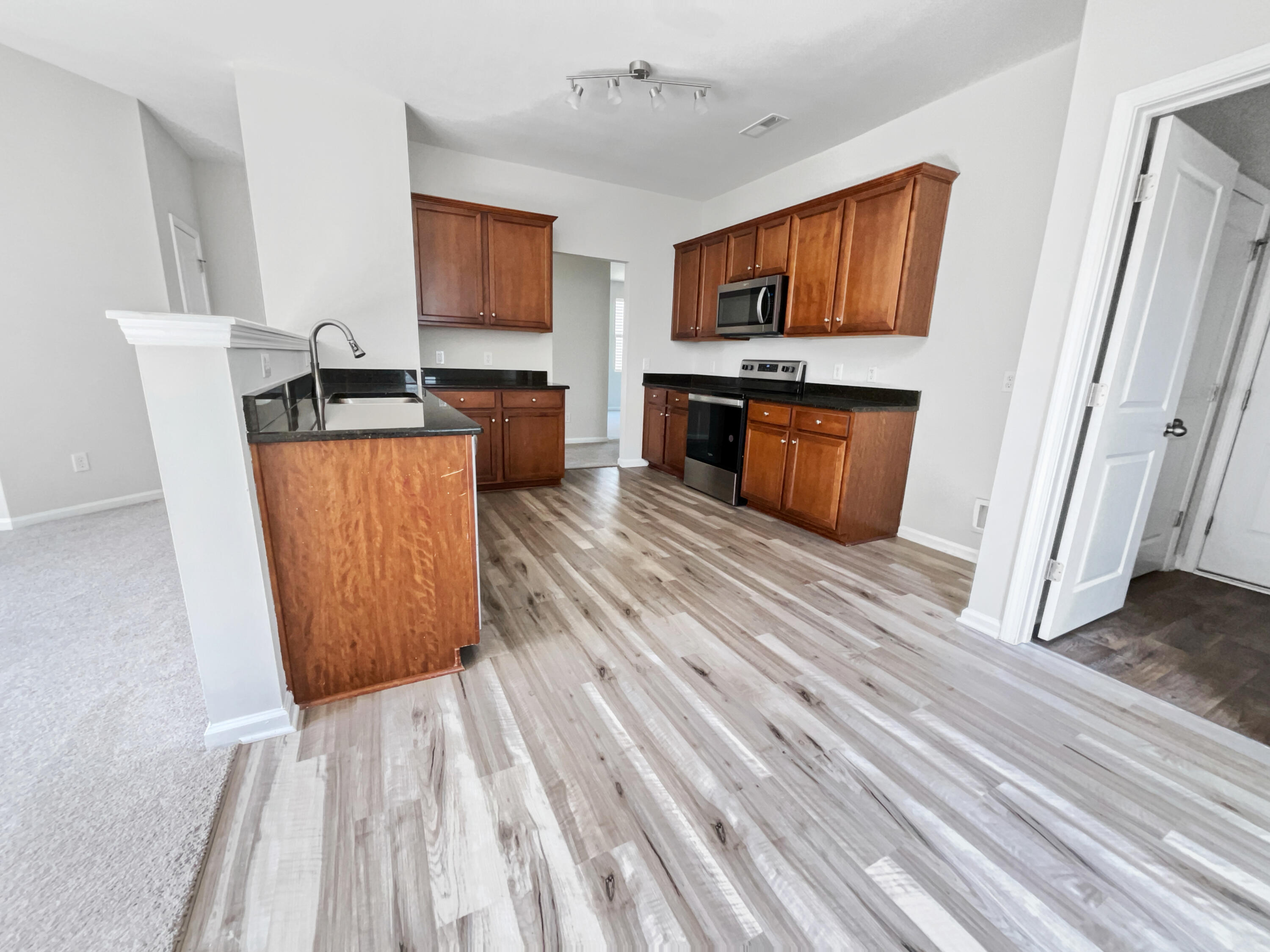 215 Decatur Drive Summerville, SC 29486 - Photo 8 of 24 listing_5
