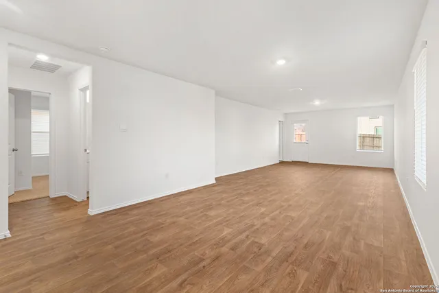 $2,050 | 5041 Pitch Mark, San Antonio, TX 78261