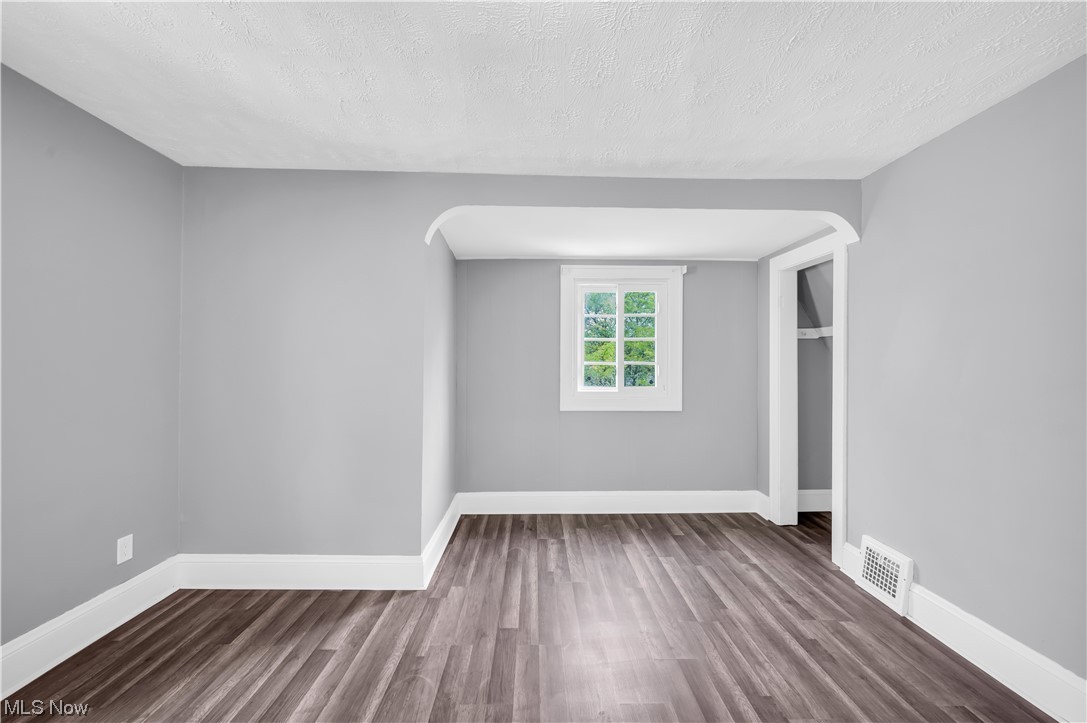 3394 Hartwood Road Cleveland, OH 44112 - Photo 21 of 32