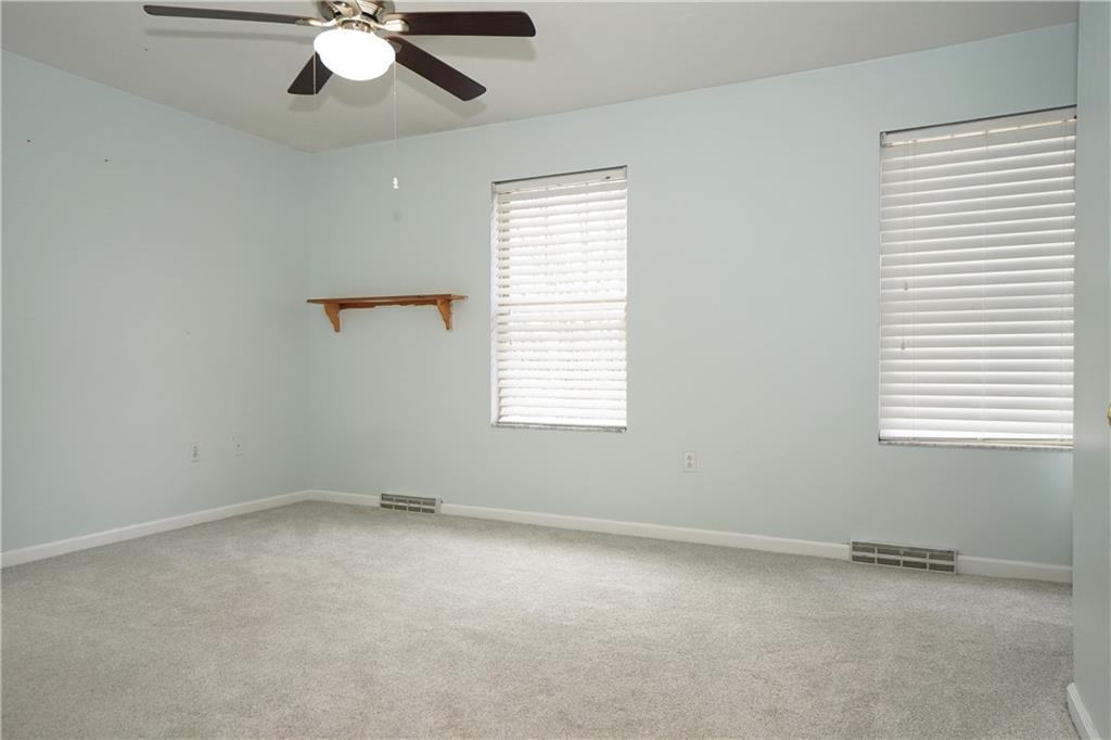 728 Mercer Street Pittsburgh, PA 15219 - Photo 21 of 27 an empty room with a window
