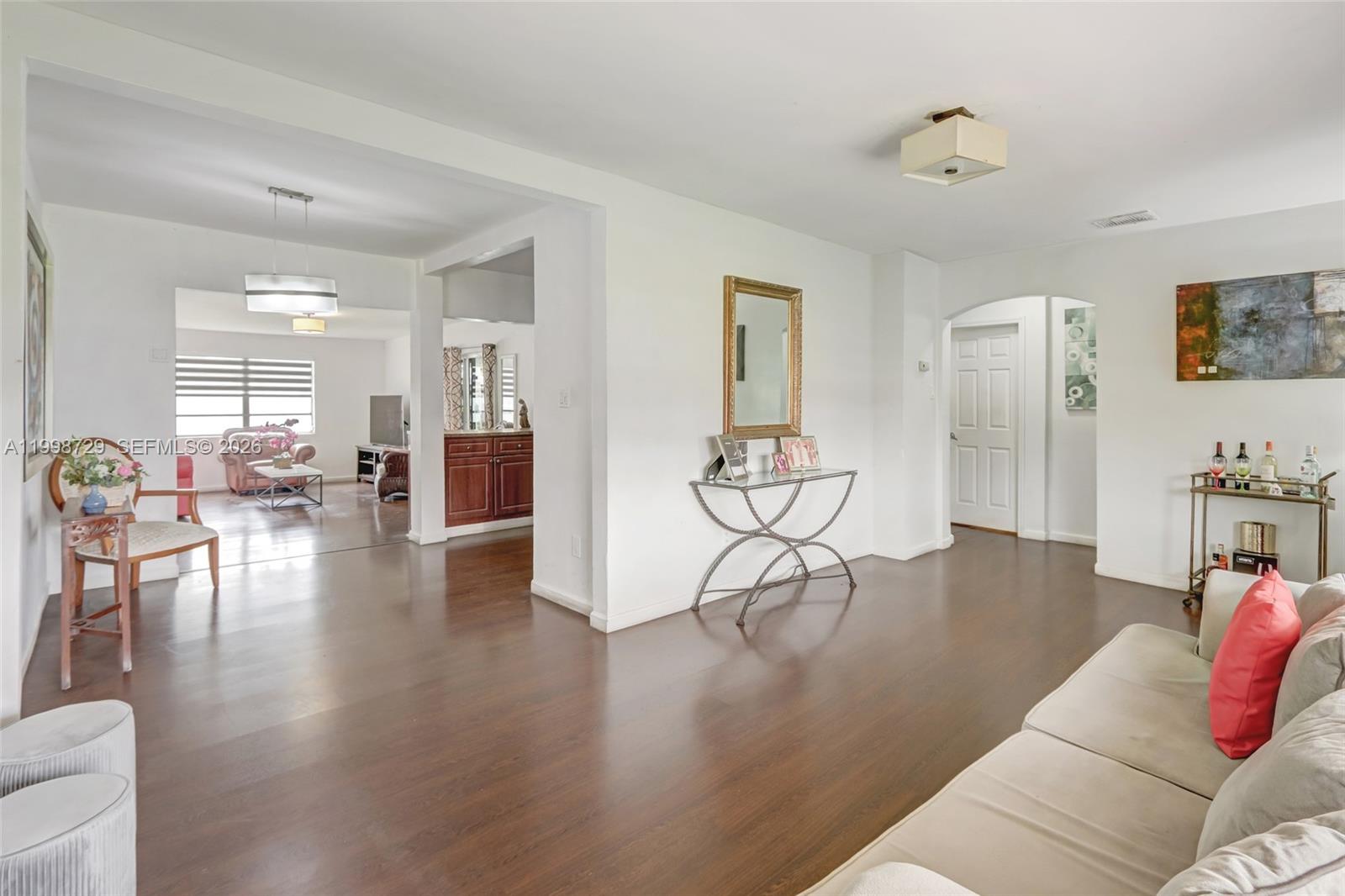 6871 Southwest 37th Street Miami, FL 33155 - Photo 4 of 20