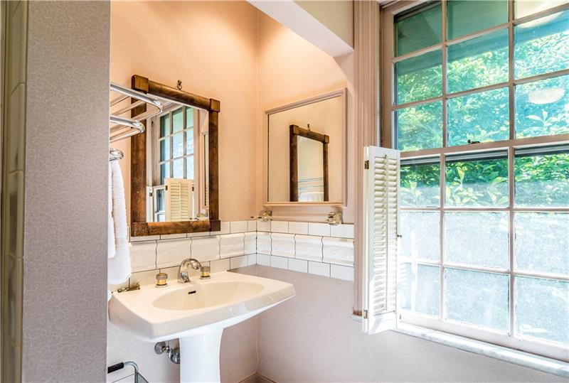 1003 Delafield Road Pittsburgh, PA 15215 - Photo 17 of 19 Gallery Image 17
